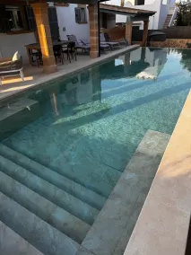 Majestueuse villa récemment rénovée dans le centre de Cala Llombards - Image 4