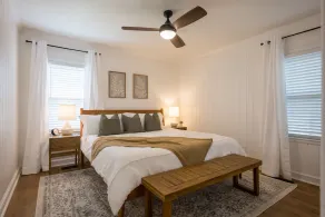 The 12th Street Retreat, King Beds, Pets Allowed - Image 5