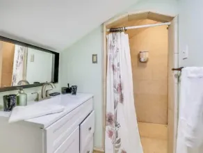 Cozy Oasis in SE Austin - Image 3
