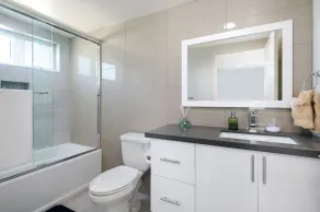 ✩★ HOLLYWOOD 3B/3.5B ✩ SPACIOUS AMAZING NEW BUILDING ✩ HOT TUB! ✩ 2 CAR GARAGE - Image 3