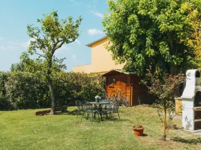 Farmhouse with private terrace, garden and pool, overlooking the town of Cortona - Image 4