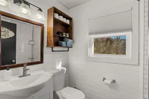 Vues sur la montagne, bain à remous et chalet acceptant les animaux - Image 3