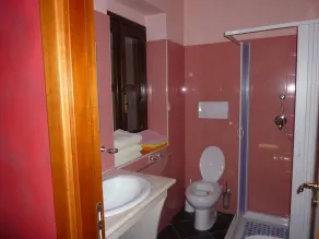 BAITA 5 i uafhængigt træ, i Residence Villa Carla, ideel til 4 personer - Image 3