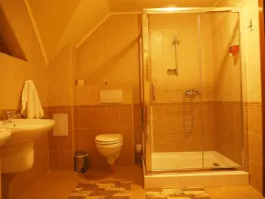 Large mountain holiday villa with magnificent views, Brasov - Image 4