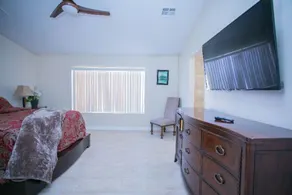 Charming 4 Bedroom, 2 Bathroom house in Phoenix - Image 5