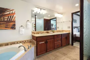 Waipouli Beach Resort D402 - Modern Top Floor Ocean View Suite in Kapaa with AC! - Image 3