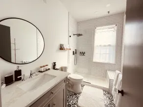 Beautiful 2 Bedroom with Loft in Heart of Old Town—sleeps 6 - Image 3