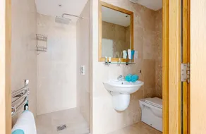 2 minutes walk from 2 fabulous beaches - Image 3