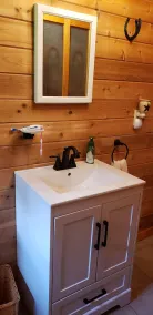Enjoy the outdoors in this cozy Log Home on top of hill - Image 5