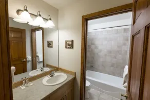 Spacious Hotel-Style Room with Valley Views - Image 4
