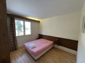 Agréable T2 au pied des pistes avec piscine estivale, parking, et animaux bienvenus - Image 3