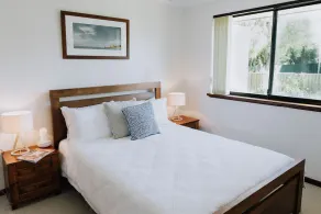 Moondance on the Bay - Beachfront | 7 bedrooms, 3 lounges | close to town - Image 5