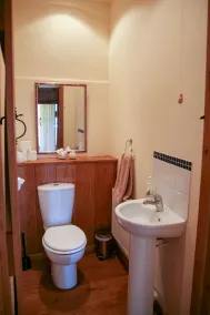Self-catering farmhouse set in 68 acres of private land - dog and child friendly - Image 2