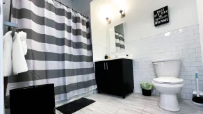 ★Black & White Themed| 1BD/1BA|Parking★ - Image 4