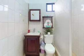 Family-friendly condo with WiFi & partial AC, located just steps from the ocean - Image 2