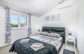 Awesome Home In Dobrinj - Image 2