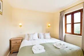 Knockerdown Cottages - Image 2