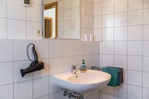 Cozy Apartment \"Baur Nr. 1\" near Salem Castle with Wi-Fi & Balcony; Parking Included - Image 3