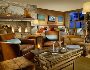 Deluxe King Room at Stunning Complex with Sauna - Image 5
