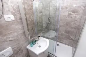 House Lili - Image 3