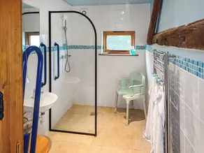 2 bedroom accommodation in Welland, near Malvern - Image 2
