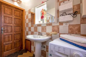 Maison de vacances 'Irene' avec vue sur la montagne, terrasse privée et climatisation - Image 3