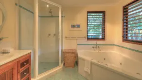 Lemonade - Renovated Alma Bay island home with entertaining deck and private tropical pool - Image 3