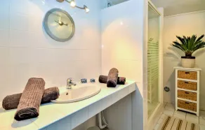 Authentic Provencal mas in Mornas - Image 2
