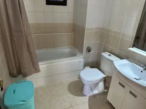 2 Bett unabhängige möblierte Wohnung mit Pool, 5 Minuten von der Stadt und Strand entfernt. - Image 2