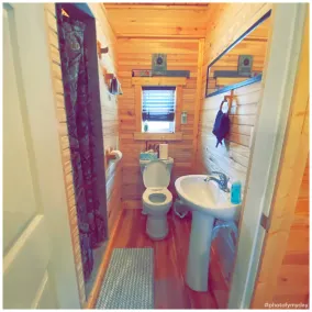 Peaceful and quiet cabin with keypad entry for convenient self check in. - Image 2