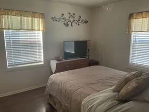 Cozy, Quiet, Clean, and Bright - Image 4
