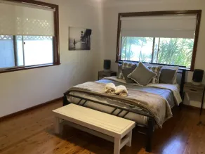 Mollybeen, Fantastic location. 5 min flat walk to beach, shops & Mollymook Bowlo - Image 5