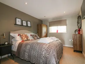 THE BOLT HOLE, pet friendly, luxury holiday cottage in Downderry - Image 5
