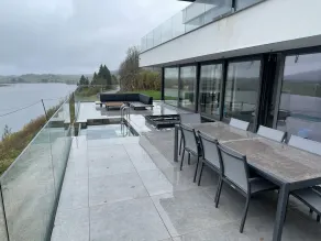 Modern apartment with lake view - Image 5