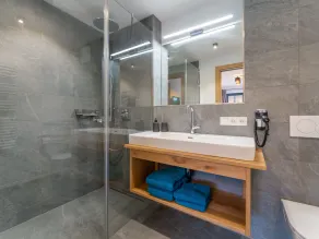 Very comfortable and furnished with style - Image 3