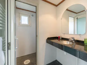 Well furnished mobile home with microwave, near water - Image 2
