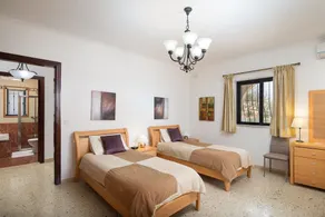 Ringway Luxurious  Private Villa , Large Sun Deck ,Heated Indoor Pool, BBQ - Image 4