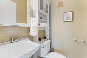Mins to Zoo - Capitol Heights Hideaway - Image 3