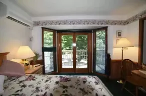 Mackinac island Lovely charming studio w/balcony!! - Image 4