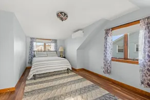Beautiful Cozy Beach Cottage right across the street from Kelly Beach - Image 3