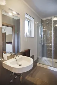 Villa Royal Blue - Image 2