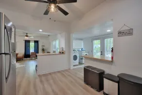 Spacious Modern Farmhouse – Renovated 2023, Huge Yard & Near Downtown - Image 2