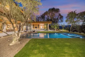 Oak Pass Manor - Image 5