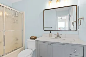 Updated beach house walking distance from beach - Image 4