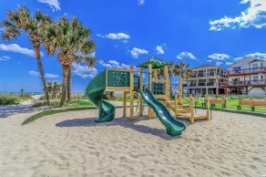 MAGGIE'S PLACE -  200 YARDS TO THE BEACH LOCATED IN AN OCEANFRONT FAMILY RESORT - Image 4