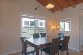 Wow, denna fantastiska övre enhet bara ett hus till stranden har kik-a-boo utsikt - Image 5