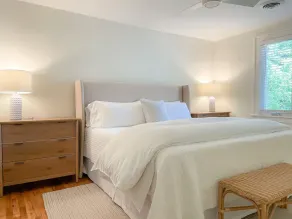 Remodeled Upstairs Apart. with Lake Views, Half Mile to Beaches, Prime Location - Image 5