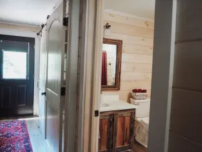 Cabin Retreat on quiet back road in Amish Country - Image 4