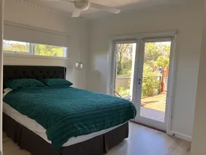 Tranquil holiday rental with all amenities. Near the bay beach and shops. - Image 5