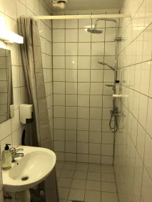 Ami Hotel - Image 5
